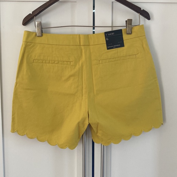 NWT Banana Republic Acid/Mustard Yellow 5” Scalloped Hem Short Size 6 - Picture 6 of 7